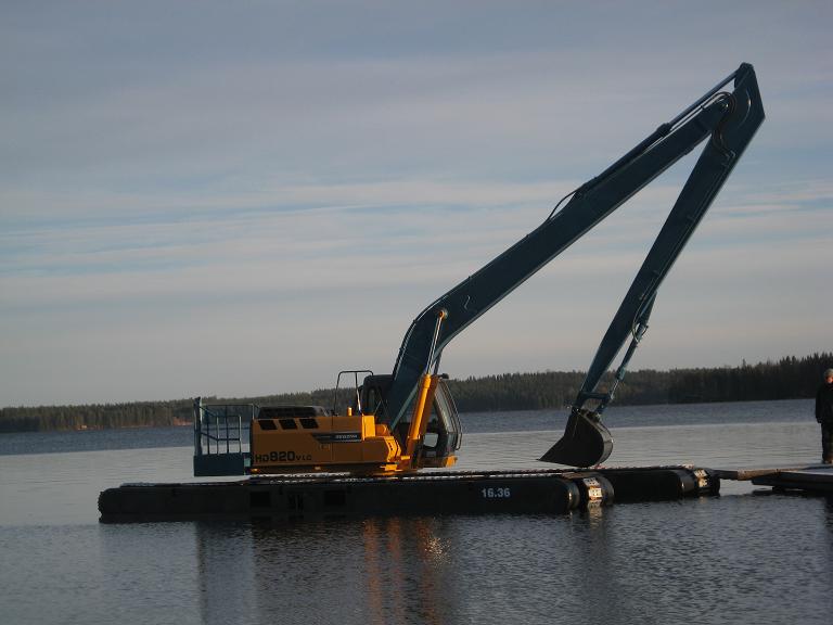 Big float op het water.jpg