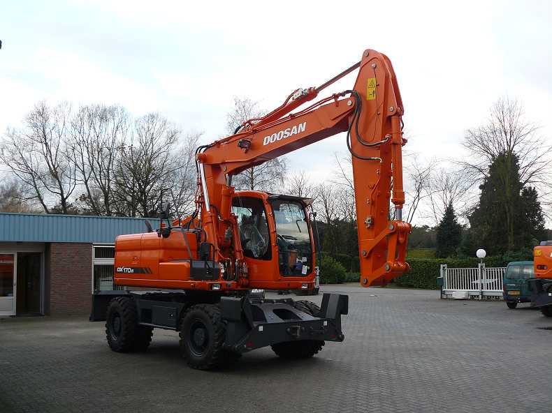 Doosan DX 170W (16)-border.jpg