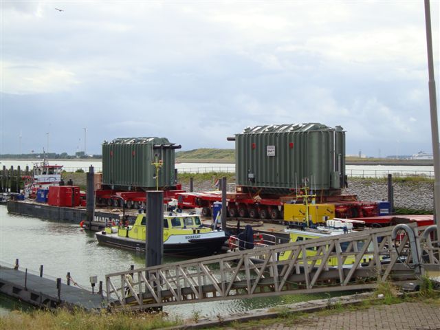 het ponton voor de tijdelijke ro-ro kade