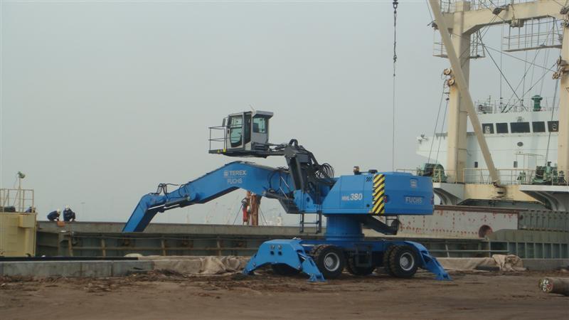 Terex-Fuchs MHL380D met 800mm pylon