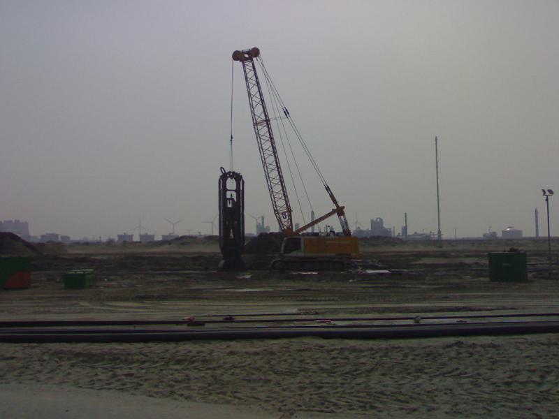 Liebherr met diepwandknijper 1.JPG