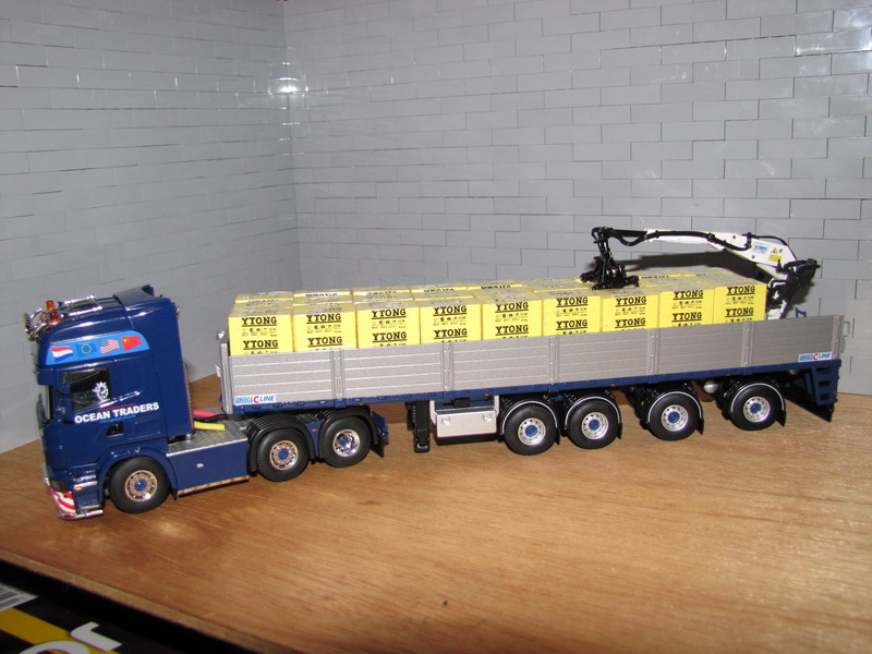 Scania 6x2 + Floor C-line 004.jpg