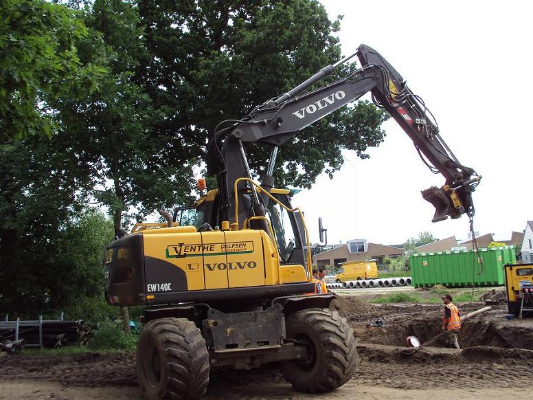 Een volvo ew 140c van Van Lenthe uit Dalfsen