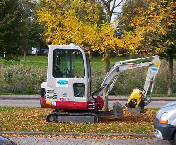 takeuchi tb016 minigraver Van de Wolfshaar Hooglanderveen  800px.jpg