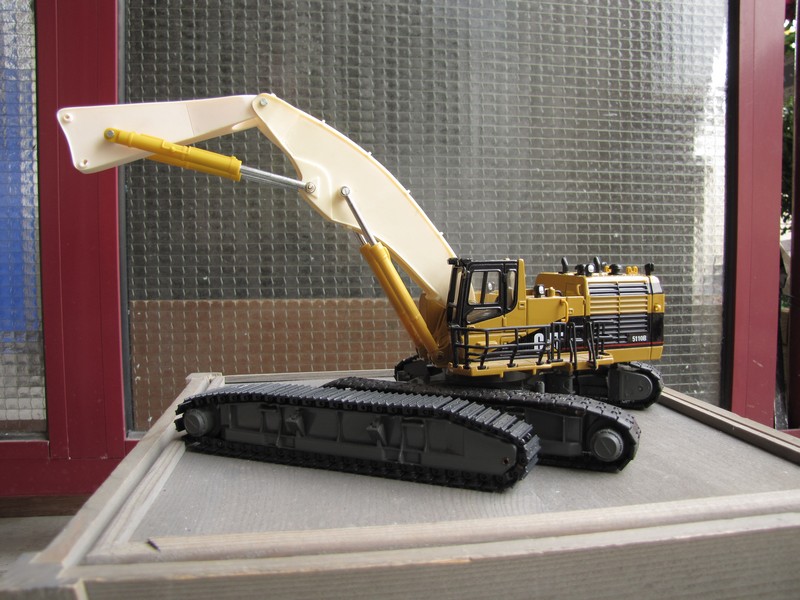 Caterpillar 5110B Demolition 002.jpg