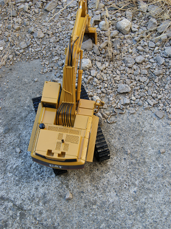 Caterpillar_350_MDF_2310.jpg