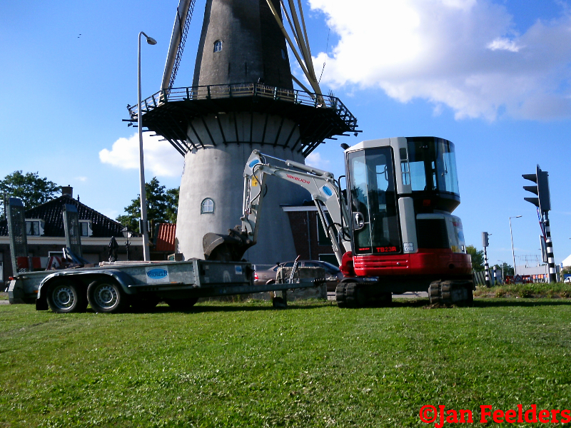 Takeuchi TB 023R ,Van de Wolfshaar machineverhuur.jpg