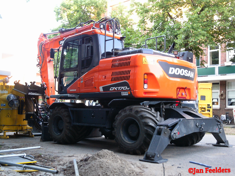 Doosan DX 170w.jpg