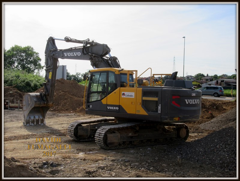 Volvo EC220E Colosio (1).JPG