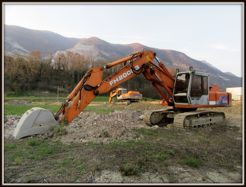 Fiat Hitachi FH220E.3 Inerti srl 001.JPG