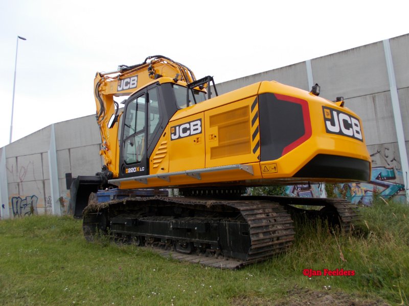 JCB 220X LC.jpg