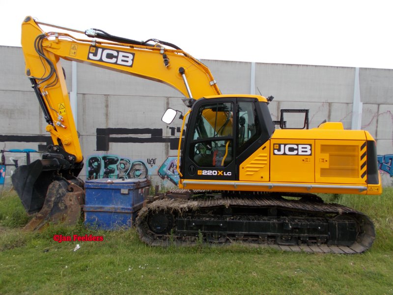 JCB 220X LC (2).jpg