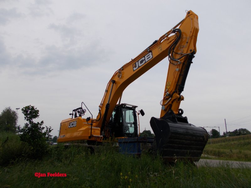 JCB 220X LC (4).jpg