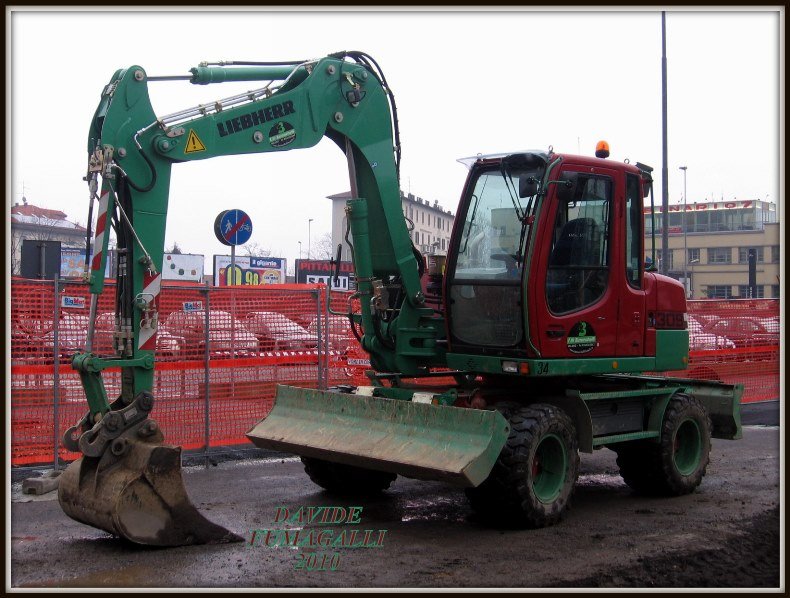 Liebherr A309C F.lli Baronchelli 002.jpg