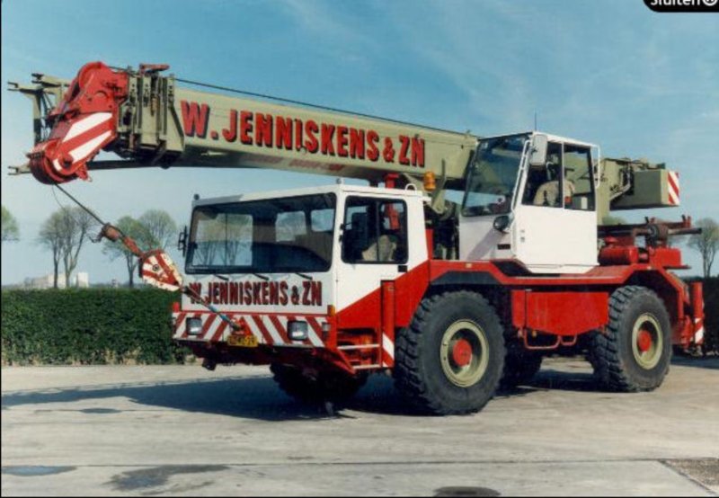 LTM 1030 Jenniskens (1).jpg