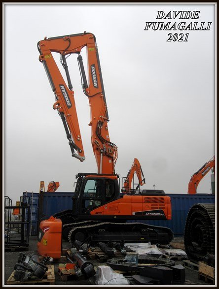 Doosan 235 dem (1).JPG