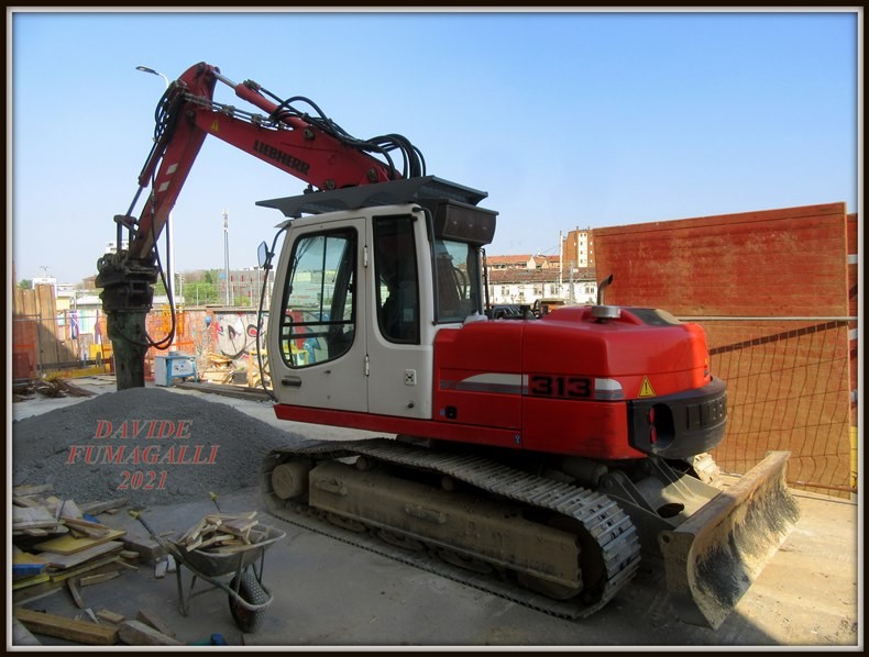 Liebherr R313 006.JPG