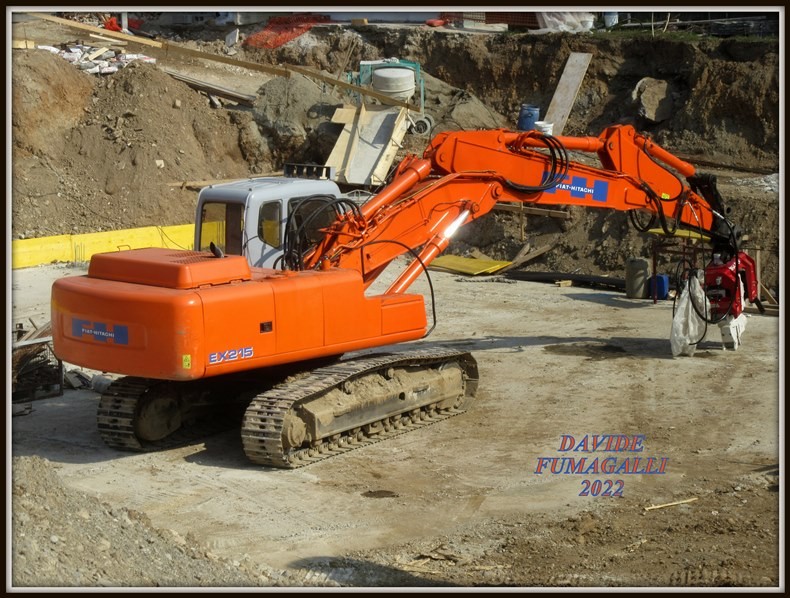 Fiat Hitachi EX215 005.JPG