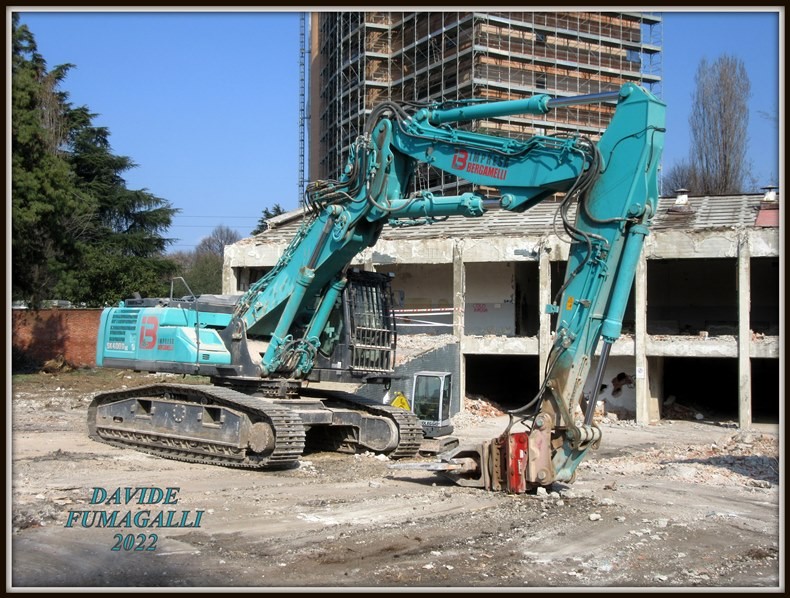 Kobelco SK400D Bergamelli.JPG