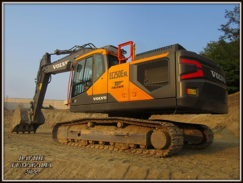 Volvo EC250E NL Italcave (3).JPG