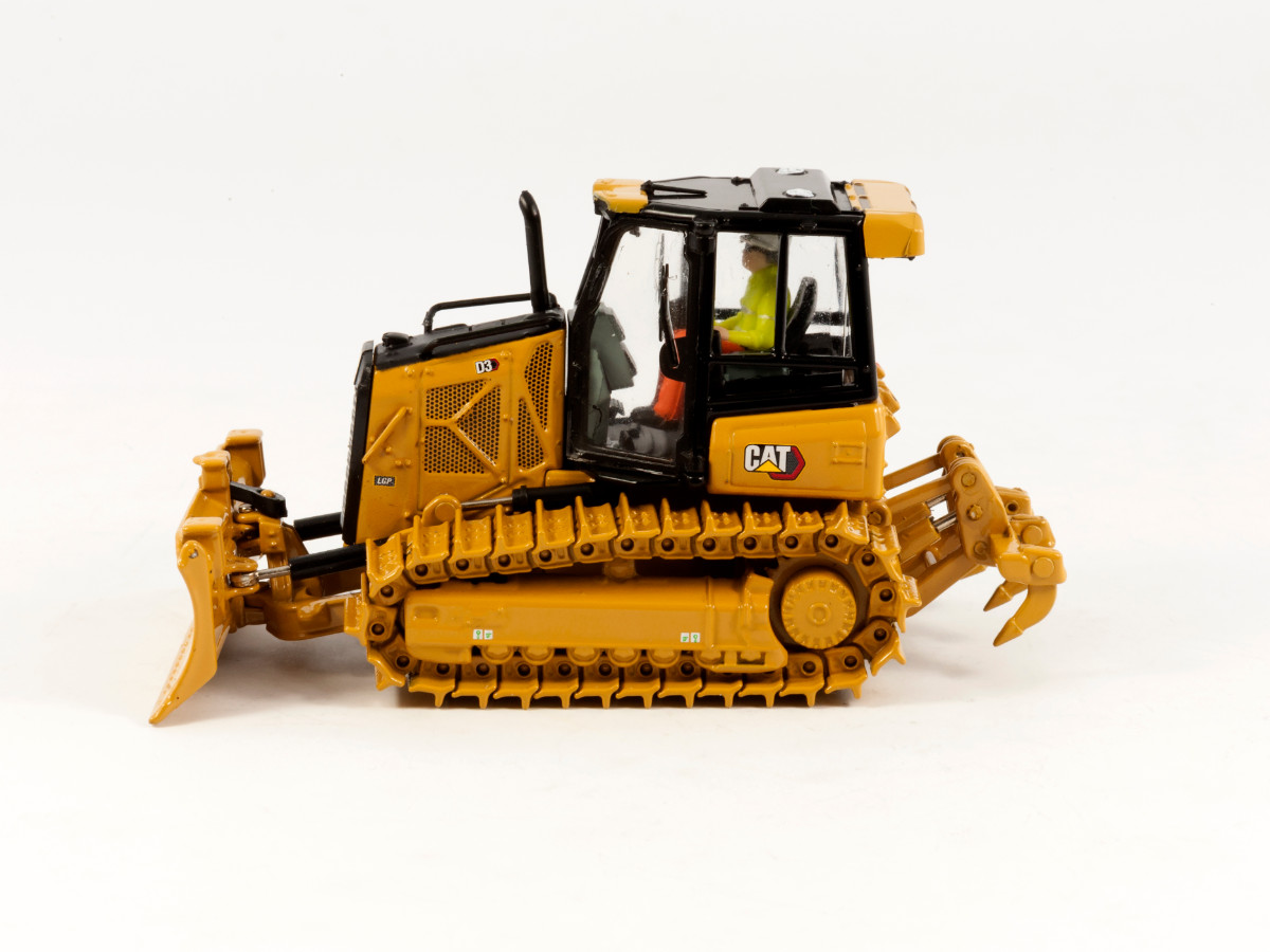 Caterpillar_D3_Dozer_Diecast Masters_85673_4490.jpg