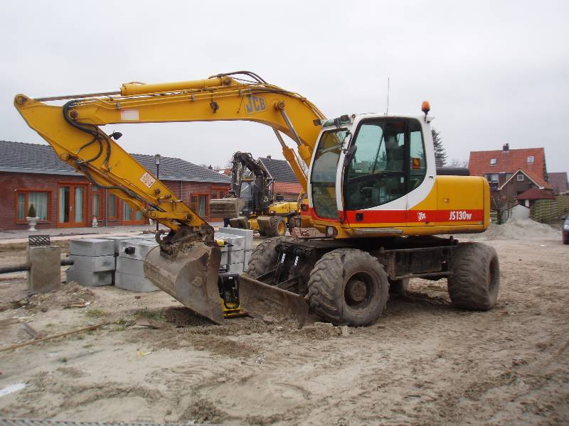 JCB JS 130 W.jpg