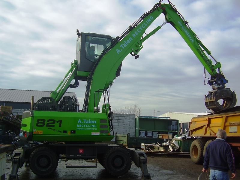 sennebogen 821 talen recyling 002.jpg