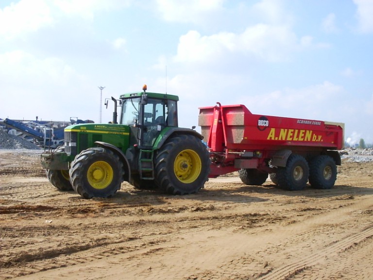 JD 7810 met carrier (1).jpg