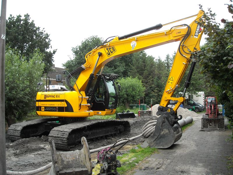 JCB JZ 255 LC (1).jpg